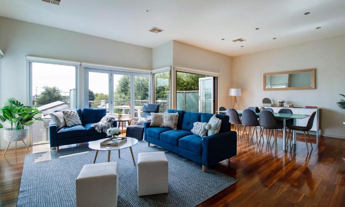 Mount Gambier House | Ultra Modern 3BR Mt Gambier Holiday Home