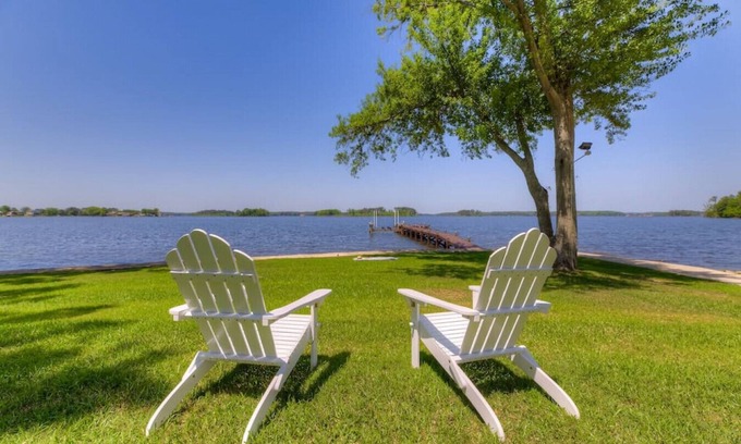 Gilbert House | Ultra Modern Lake Murray Villa | Magnificent Views