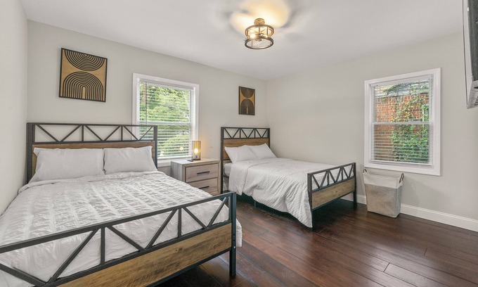 Sylvan Hills House | Ultra-Modern Private Room Downtown Atlanta