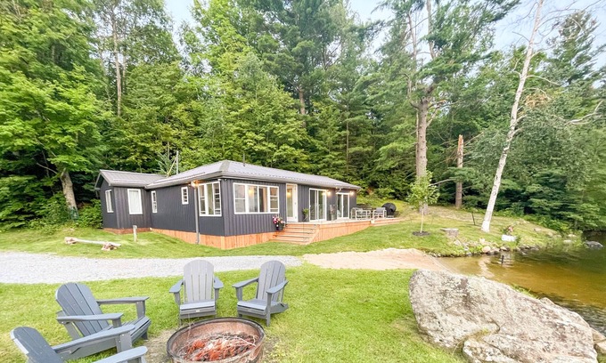 Parham Cottage | Ultra private & peaceful cottage on Elbow Lake