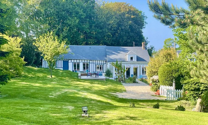Saint-Martin-aux-Buneaux House | Un bar de Pêcheurs Transformé en Maison Déco