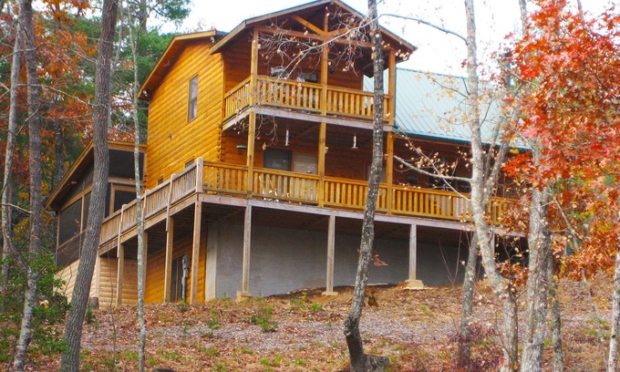 Blairsville Cabin | Unbelievable Value! From 600/wk! Luxury, Fun and Tranquility! 7 Person Jacuzzi!