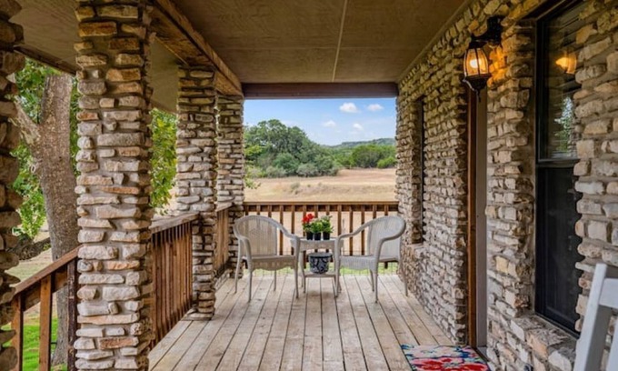 Center Point Cabin | Under New Management! THE PORCH CABIN @ Camp Verde Springs