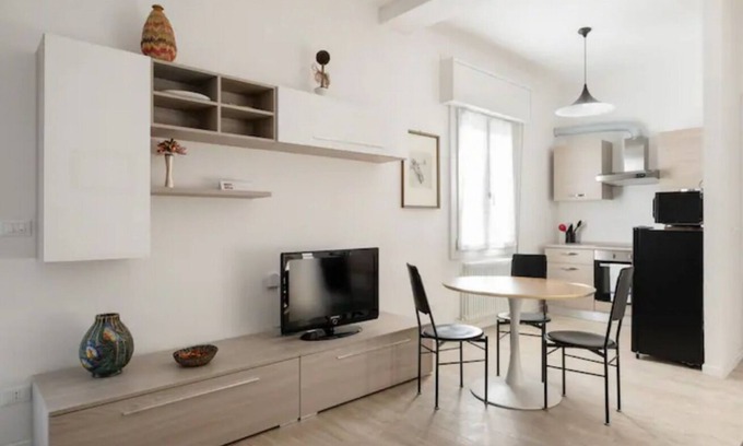 Santo Stefano Apartment | Under the porches Apartment! Near Porta Maggiore