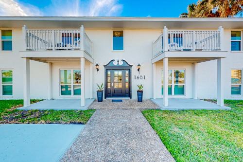 Del Mar Apartment | Under the Sea