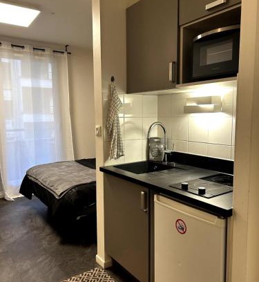 Issy-les-Moulineaux Apartment | Une pièce Issy-les-Moulineaux