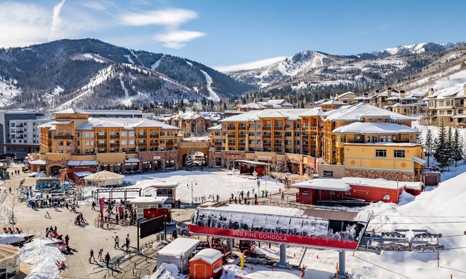 Park City Condo | Unequalled Ski in Out, Next to Gondola, Sundial 1BR, Pool, Hot tub, Condo Nast Winner C305