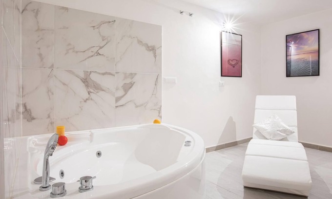 Rione V Ponte Apartment | Unforgettable Split Level Jacuzzi Suite Navona - Top Collection