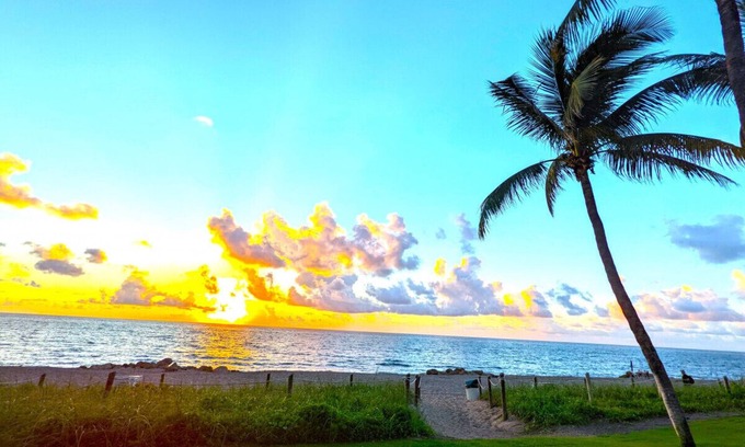 Deerfield Beach House | Unforgettable Vacation Home! Walk To Deerfield Beach, Restaurants & Shops