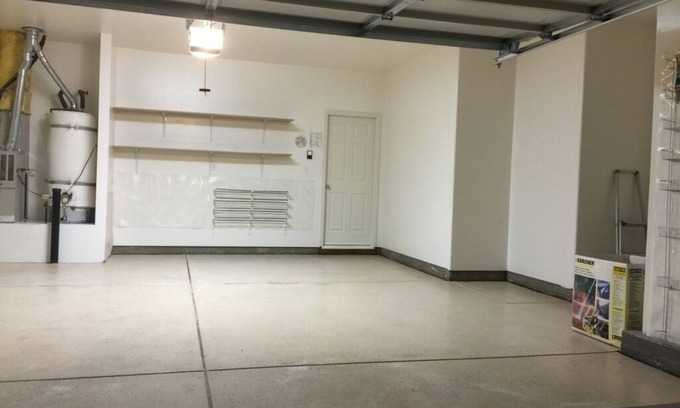 Merced House | Unfurnished Designer House. Sleeps 6.