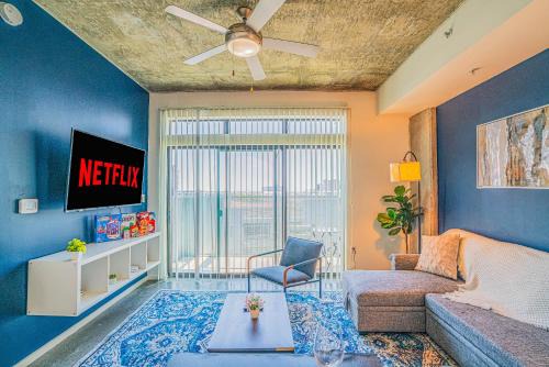 Evans Churchill Apartment | Unique 1BD -Central Downtown - Gym, Pool, Parking