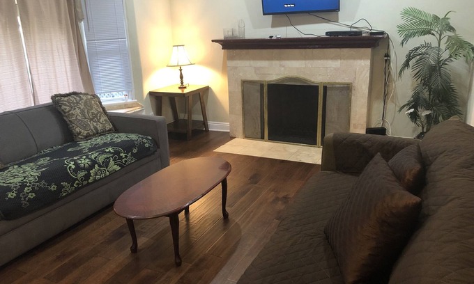 Burbank House | Unique 2 Bedroom Home in Burbank