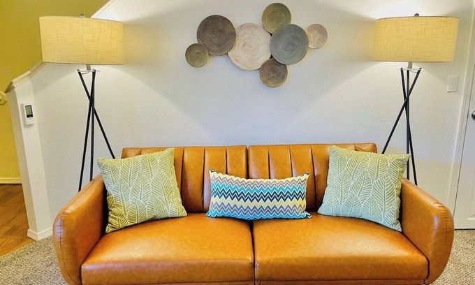 Northwest Reno House | Unique 8 beds 5TVs Pet Friendly House Sleeps 15
