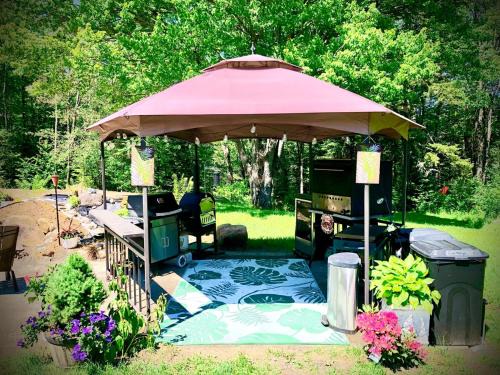Caroga Lake House | Unique and charming, exquisitely themed Log Cabin