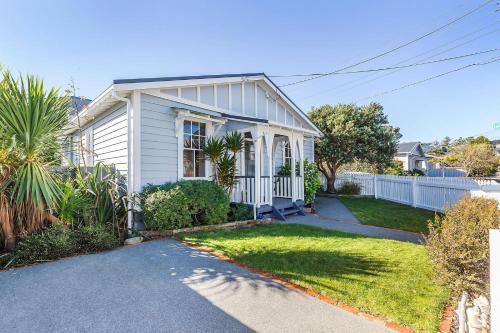 Wellington House | Unique and Cosy Cottage with a Sunny Garden