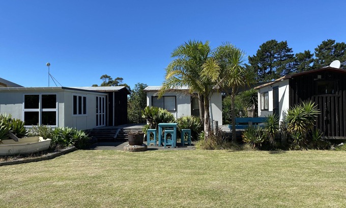 Mahia Cabin | Unique Bach in a quiet setting