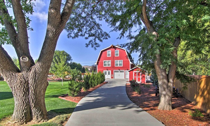 Fort Collins House | Unique Barn Retreat 6 Mi to Horsetooth Reservoir!