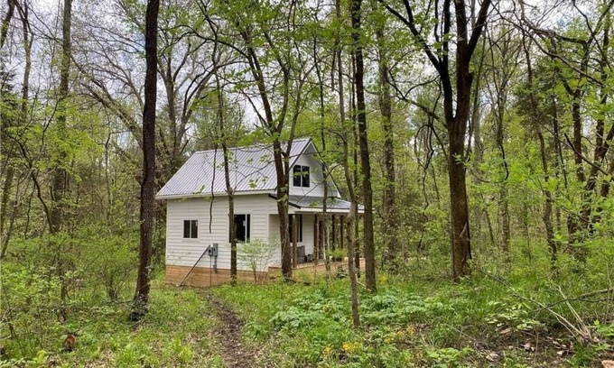 Eckerty Cabin | Unique Cabin Near Lake Patoka