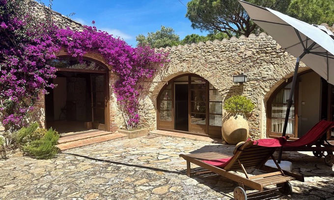 Pals House | Unique catalan farmhouse with rustic charme dating back to the 16th century