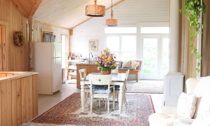 Belmont Apartment | Unique Coastal Maine Flower Farm Stay