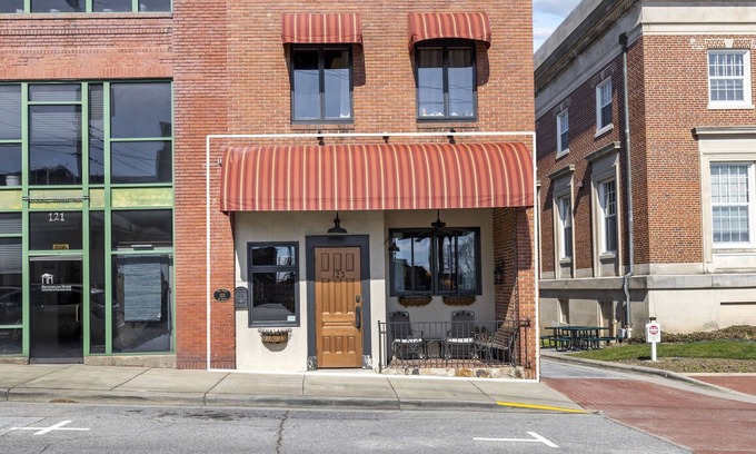 Hendersonville Apartment | Unique Couple's Getaway in the Heart of Downtown