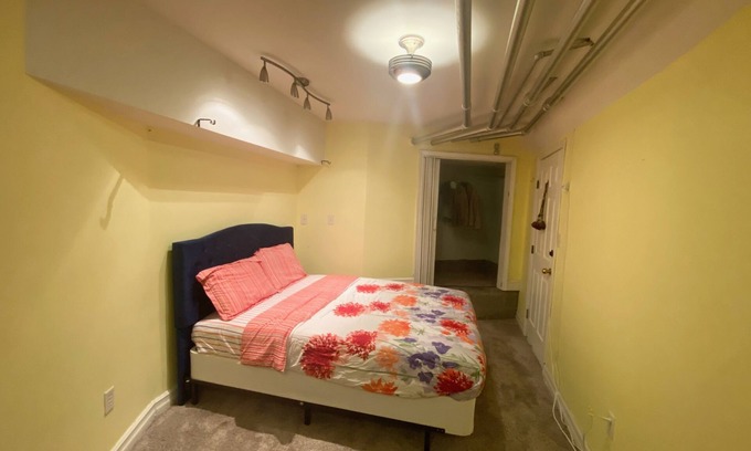 Guttenberg House | Unique, cozy & spacious basement apt close to NYC