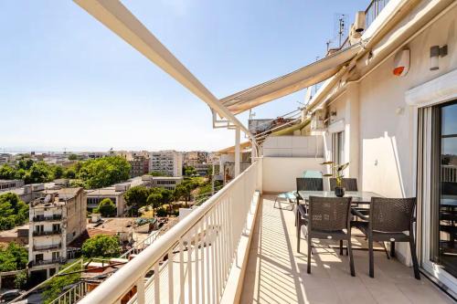 Vardaris Apartment | Unique Experience in Modern Apartment with Balcony & City Views