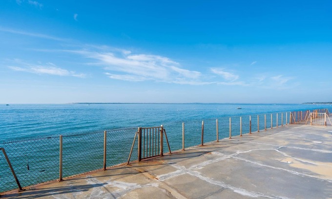 Pyla-sur-Mer Villa | Unique! Feet in the water. Breathtaking view of the Bassin
