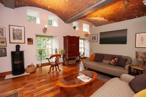 Kelvinbridge House | Unique House in Park District