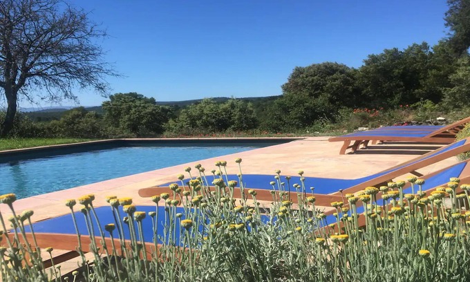 Pierrevert Villa | Unique House Lost in the Hills
