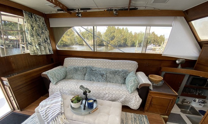 Little Egg Harbor Boat Rental | Unique Houseboat Experience!