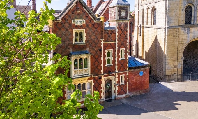 Bury St Edmunds House | Unique Iconic Townhouse within Central Cathedral Quarter