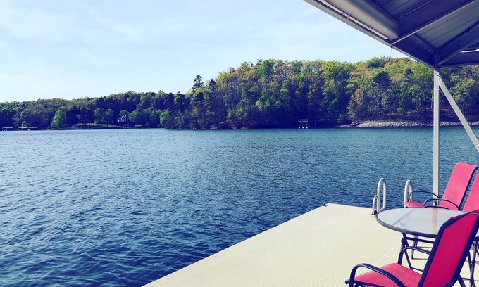Gainesville Cottage | Unique Lake Lanier Cottage ~ On Super Deep Water Near North GA Mountains!