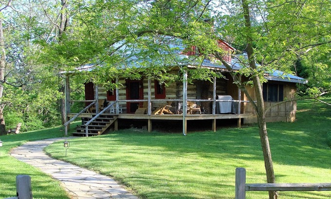 Lexington Cabin | Unique Log Cabin in Private Glen!