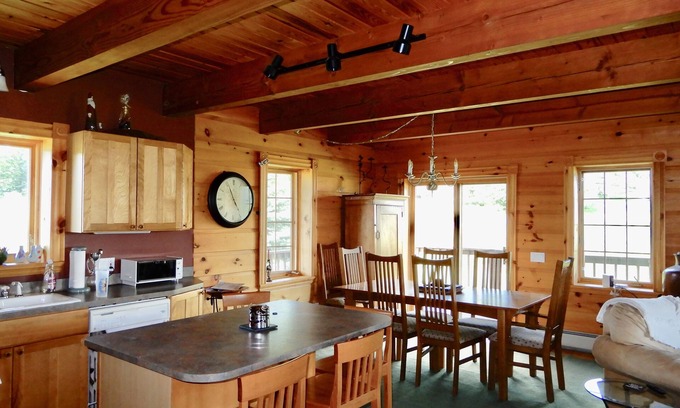 Ellicottville Ski Chalet | UNIQUE Log Style Cozy Ski Chalet - Walking Distance To Town - Pets Welcome