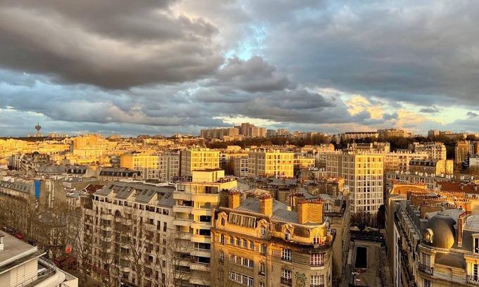 Combat Apartment | Unique Lovely View Flat: Canal/Buttes Chaumont