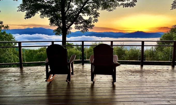 Almond Cabin | Unique/Luxurious/Stunning Mtn & Lake Views, Wi-Fi!