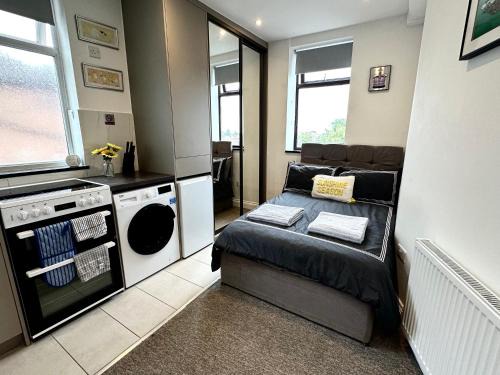 West Hendon Apartment | Unique Modern, Private Apartment,15 Mins To Central London