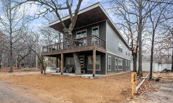 Kingston House | Unique Original Design, Upscale Fun at Lake Texoma