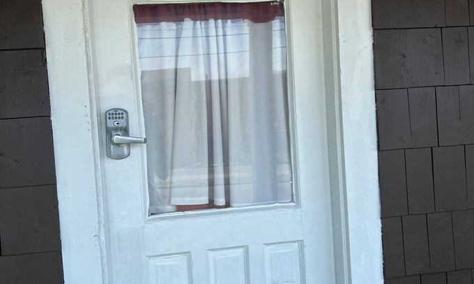 Niagara Falls Apartment | Unit# 1 Apartment, 2 Bedrooms,one bathroom 5 minutes from Niagara Falls