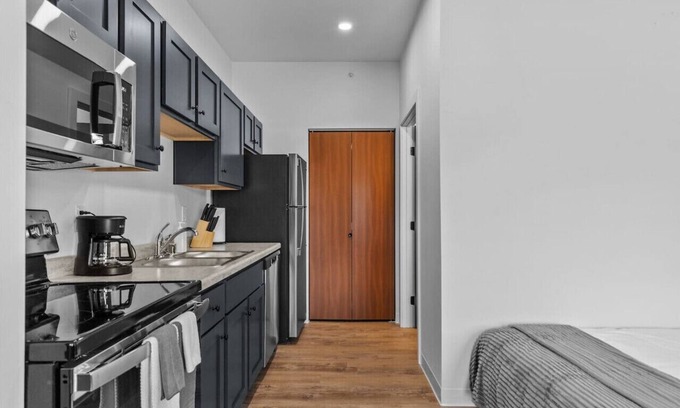 Neenah Apartment | Unit 12 Fox Flats Studios @ Neenah, WI