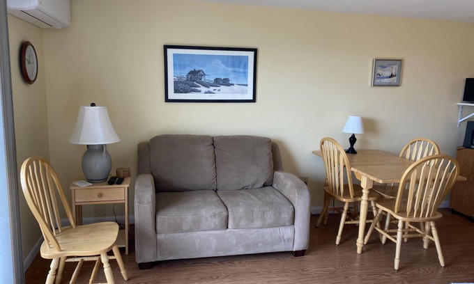North Truro Condo | Unit #16 - 2nd Floor Efficiency, with A/C