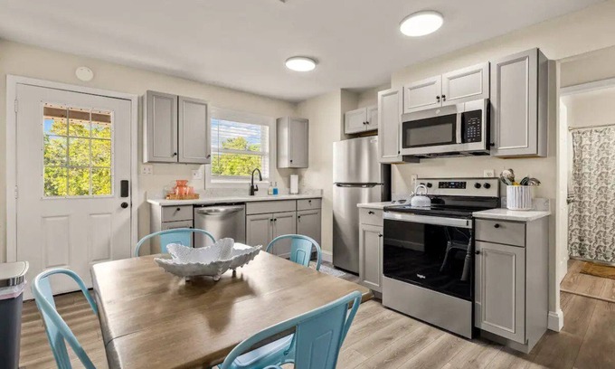 Colington House | Unit 2-Walk/Bike to Beach! Bikes Included!