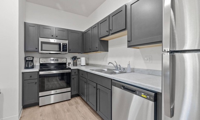 Neenah Apartment | Unit 3 at Fox Flats (1 Bed/Garage/Washer & Dryer)