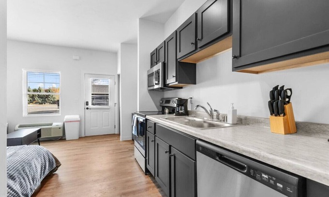 Neenah Apartment | Unit 9 Fox Flats Studios @ Neenah, WI