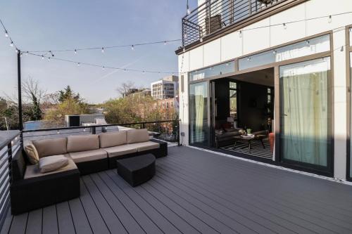 Shaw Apartment | Unit 9 Luxe 2 Bedroom Penthouse Sleeps 6