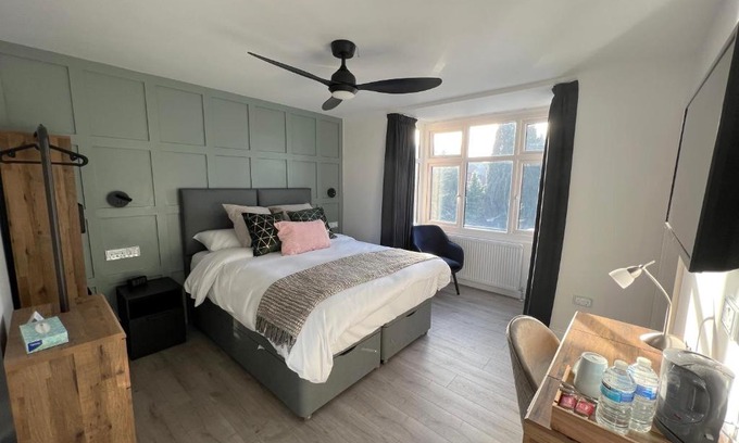 Trafford Bed & Breakfast | United Home B&B