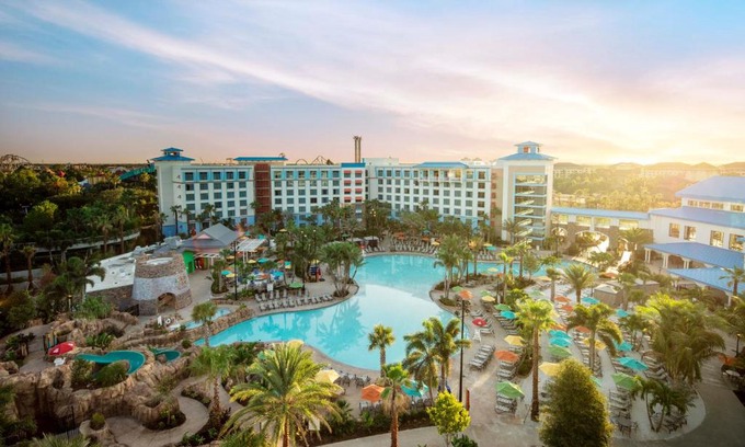 Florida Center Resort | Universal's Loews Sapphire Falls Resort