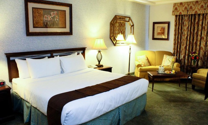 Raisin Hotel | University Square Hotel