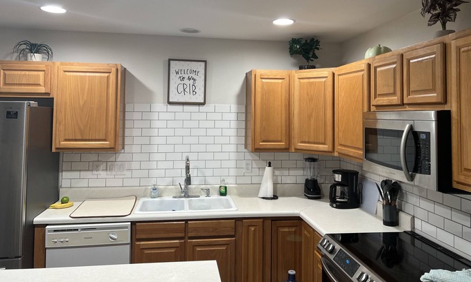 Charlotte Condo | University Study